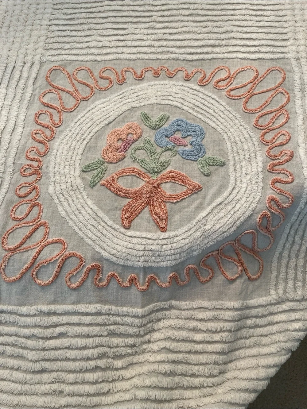 Vintage Chenille Bedspread Floral Cottage Pink Scroll Full/Queen 101x91